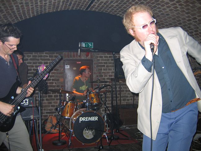 Hannes, Markus, Matthias, Gondi – Basement, August 2005 (Foto © A. Schulze)